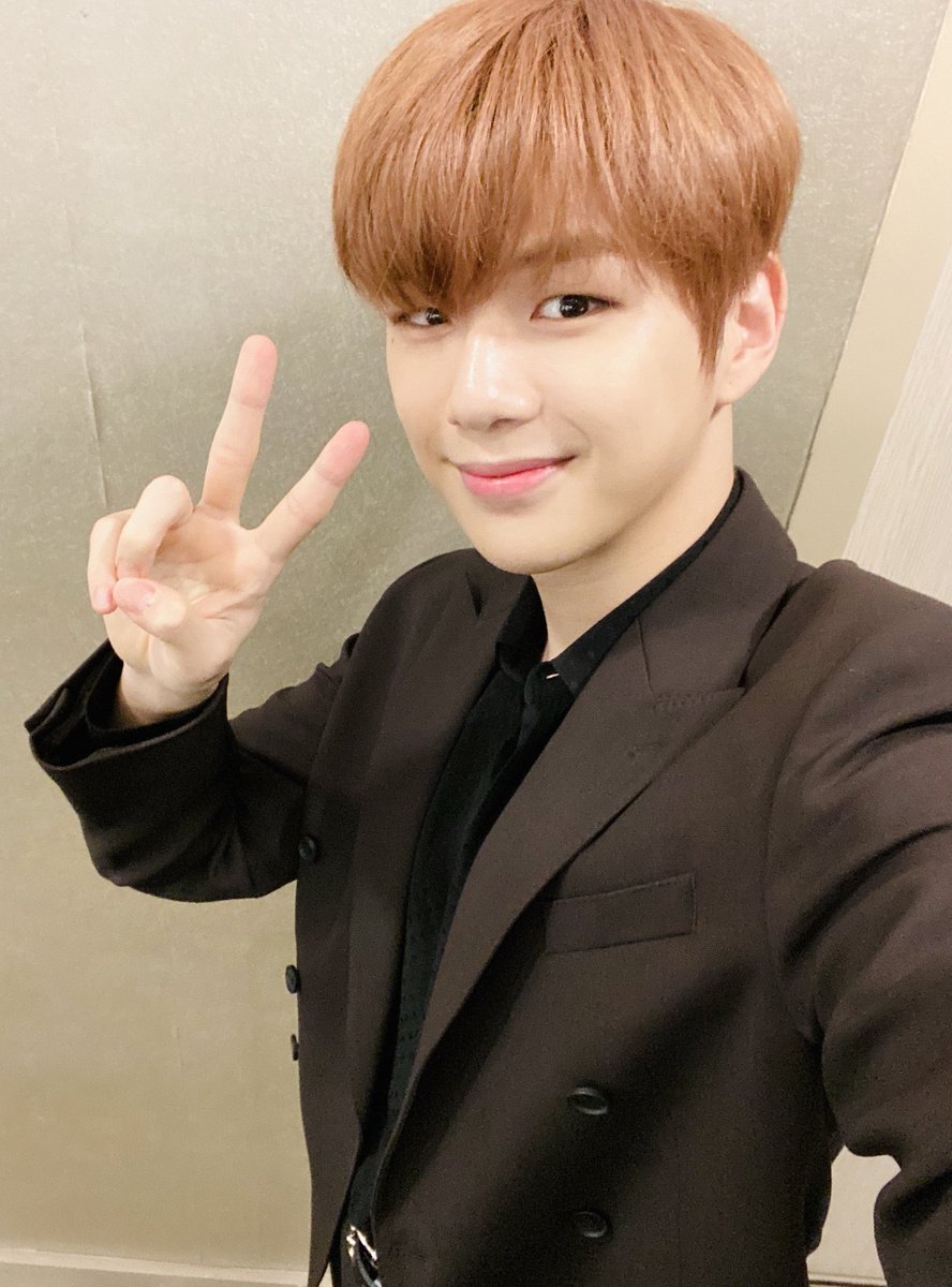 kyojin__001's tweet photo. ₍🗼₎⠀⠀⌇ ₊˚.༄ 「EM DEBUT」 UCHIHA SOUL (うちは魂) — › ◜    ⃔  만지다 - 𝗧𝗢𝗨𝗖𝗛𝗜𝗡’ 

Hoy me puse guapo para asistir al debut de éstas maravillosas chicas. Gracias por invitarme, estoy seguro de que brillarán y lo harán genial. Fighting! 

—— #EMDEBUT + #EMLATATA https://t.co/cMo6GIdnJV