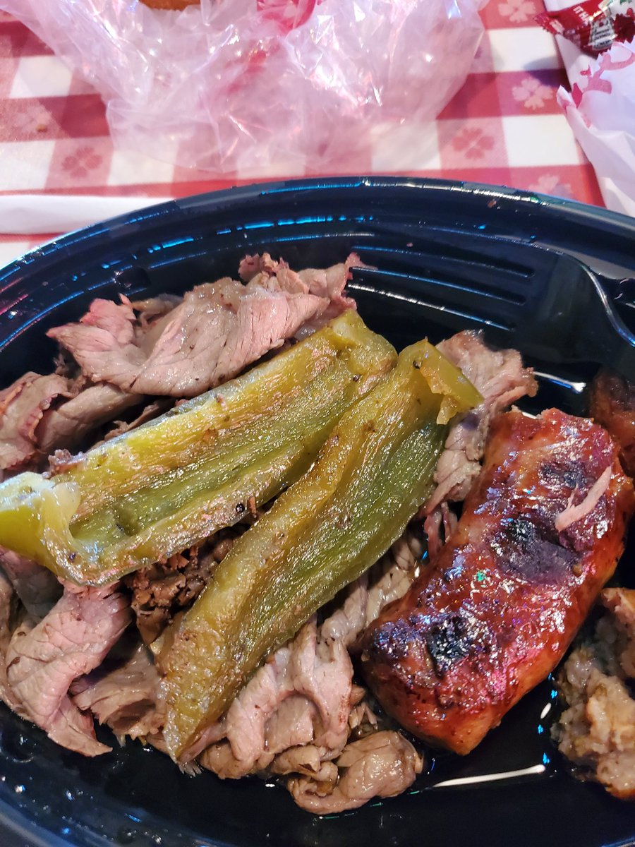 bradrule1's tweet photo. @portilloshotdog Really... Charge me 60 cents for 2 strips of green peppers on your new combo bowl. https://t.co/2tPXJgMCBR