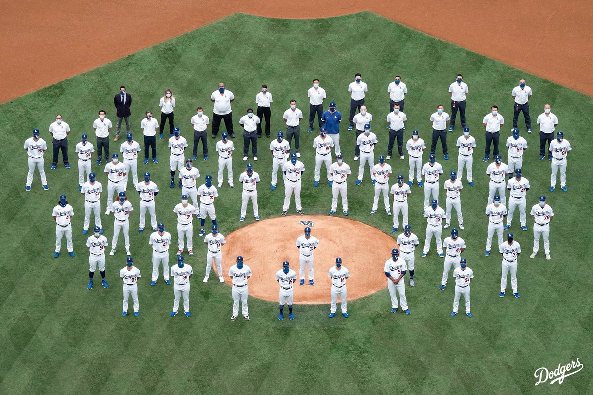 Dodgers's tweet image. Team photo in 2020.