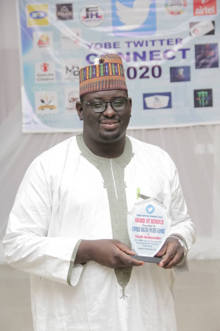 Idriss_Najeb's tweet photo. The Man Himself @DaudaGombe C.E.O #NEYIF Congratulations
Award of EXCELLENCE, presented To Dr Muhammad Goje As a #YOUTH_AMBASSADOR
Selfless Service Towards The Development Of Youth In Yobe State, Thanks u So much Sir We Really Appreciate Your Effort ๐#YobeTwitterConnect 2020 https://t.co/q6JSpoE8Ei
