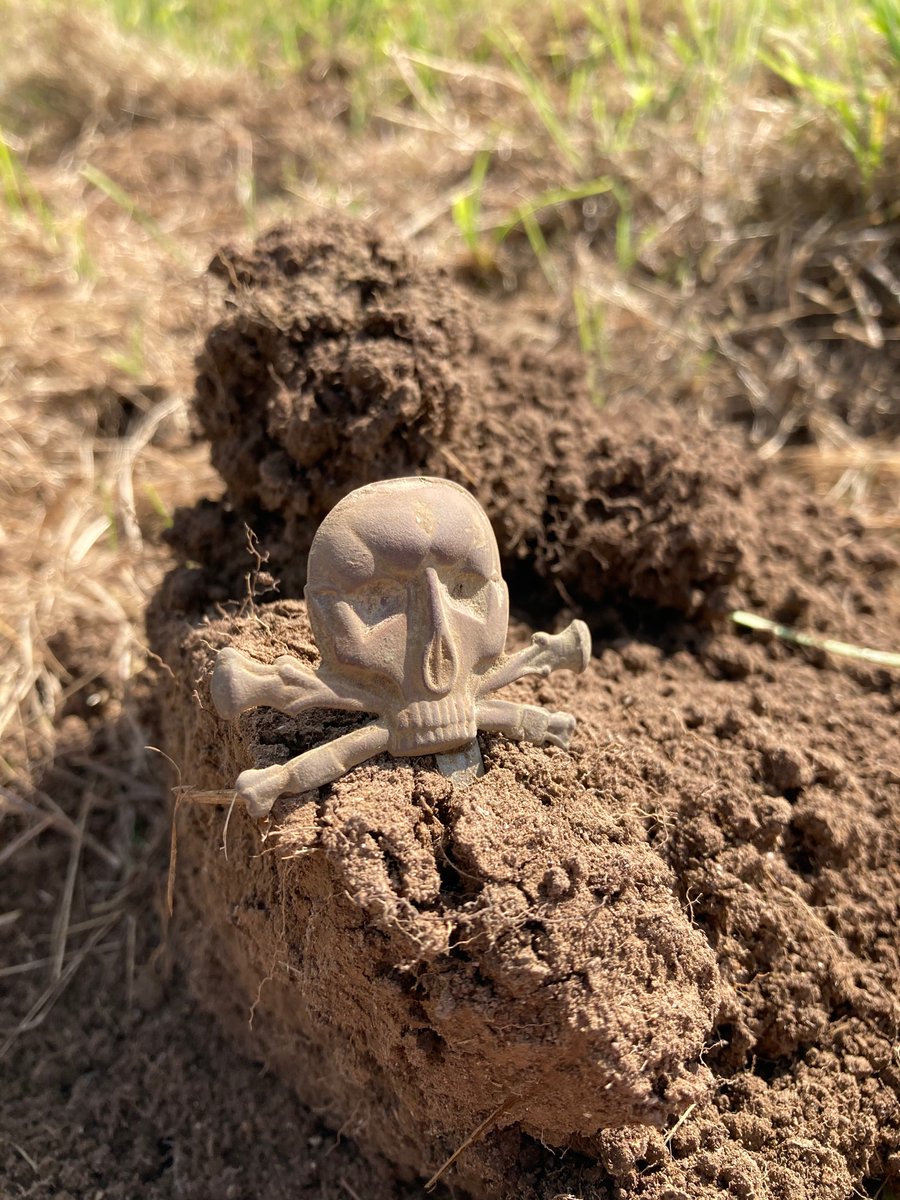 foundbysound's tweet image. A few of my finds from today. WW2 17th/21st Lancers cap badge, a 16/17th century crotal bell and a silver hammered Eddy penny 1279-1344