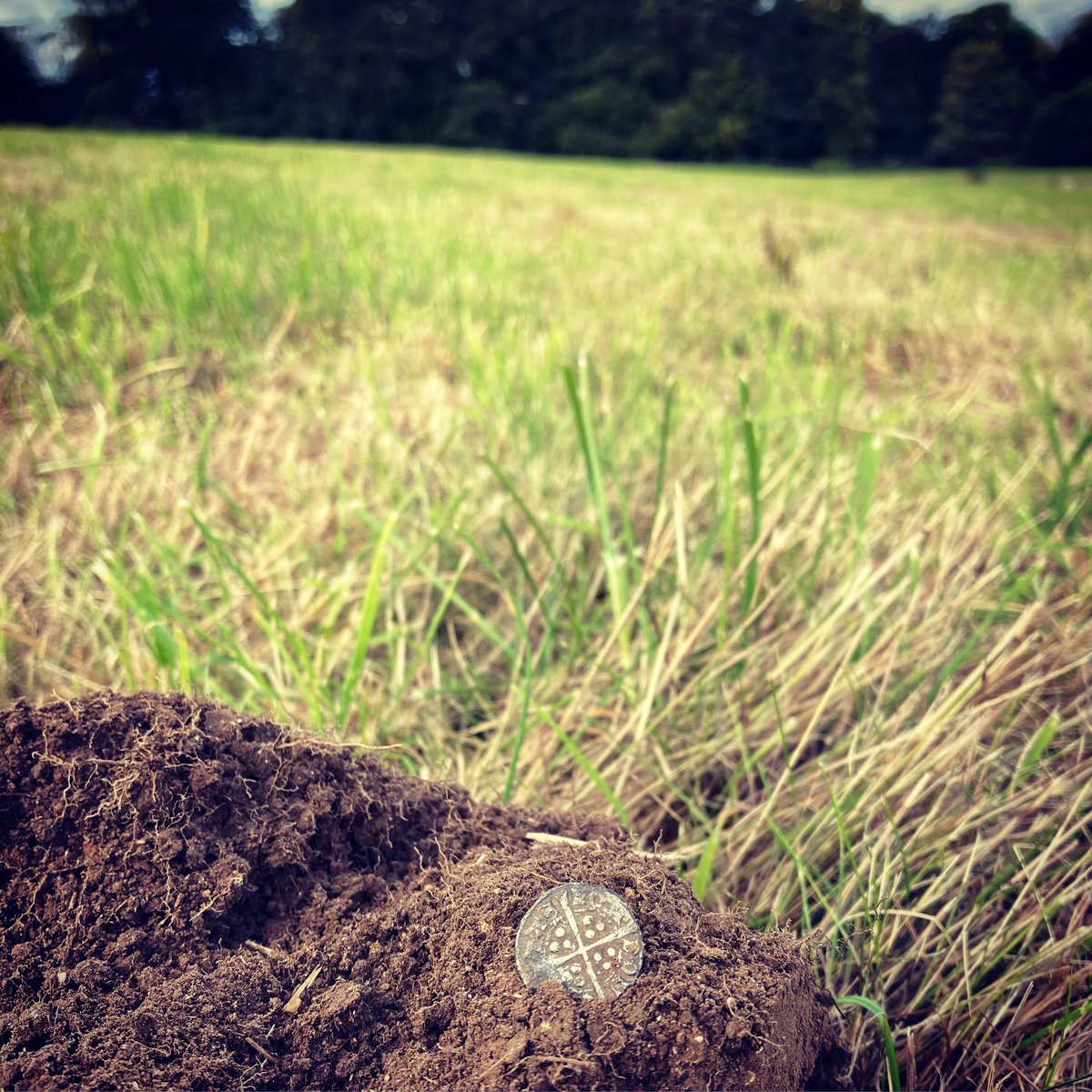 foundbysound's tweet image. A few of my finds from today. WW2 17th/21st Lancers cap badge, a 16/17th century crotal bell and a silver hammered Eddy penny 1279-1344