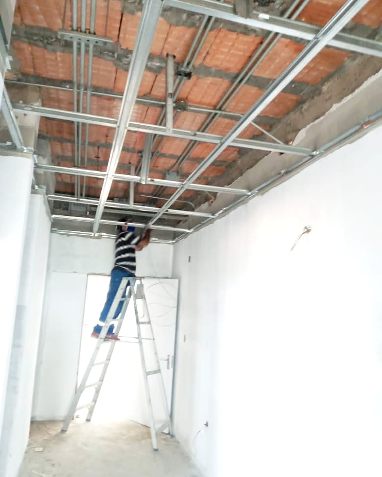 SecretariaInfrM's tweet photo. #QuedateEnCasa🏡
#RUTA2020 | Continuamos con la culminación del Hospital de Aguasay, con la canalización de tuberías eléctricas para el cableado de puntos eléctricos en diferentes áreas. Gracias a la gestión de @nicolasmaduro @_LaAvanzadora
#ContinuamosAvanzando
@GobMonagas_ https://t.co/bsF8YJKNzp