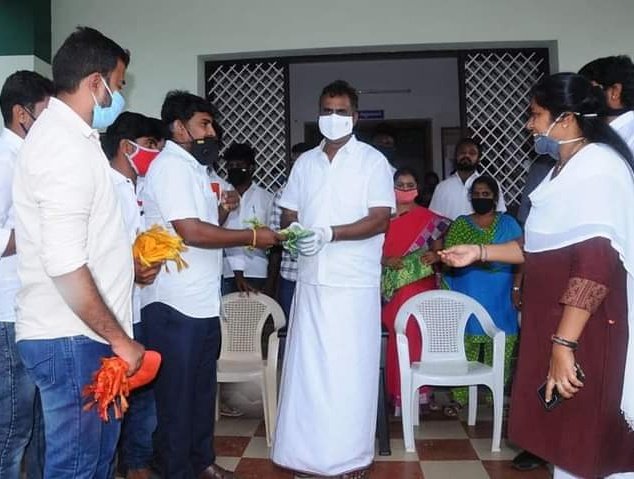 KovaiH's tweet photo. கோவை புறநகர் தெற்கு மாவட்ட செயலாளரும் கொங்கு மண்டலத்தின் தளபதியான மாண்புமிகு உள்ளாட்சித்துறை அமைச்சர் திரு.S.P.#வேலுமணி அண்ணன் அவர்கள���டம்  தொண்டாமுத்தூர் கிழக்கு ஒன்றியம் தகவல் தொழில்நுட்ப பிரிவு #தலைவராக  பொறுப்பேற்றதற்க்கு வாழ்த்து பெற்றபோது.
#spvelumani https://t.co/qr05wOz3WM
