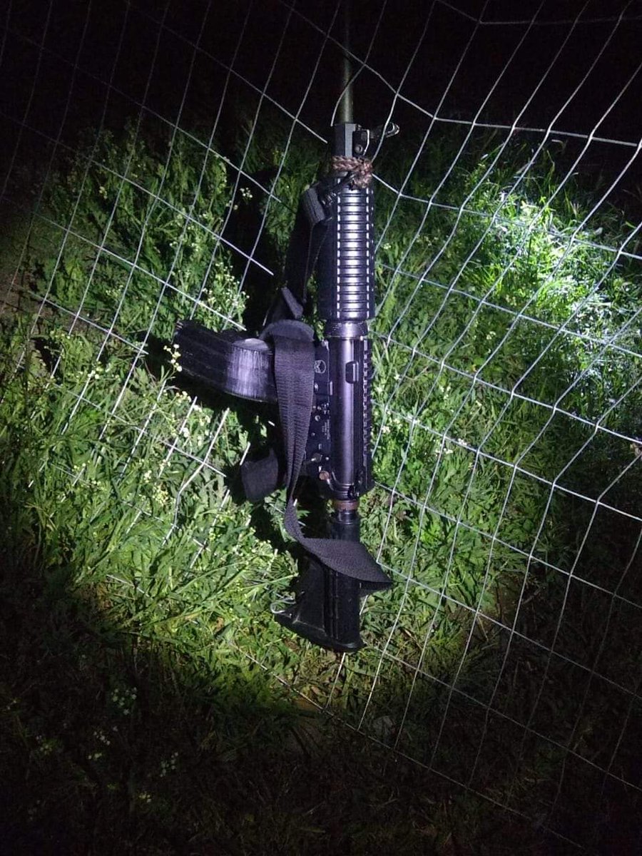 ElPerro11218540's tweet photo. Decomisan armas y equipo táctico a célula de sicarios #GenteNuevaSalazar #GNS del #CártelDeSinaloa #CDS.

Los hechos se suscitaron en la comunidad de Paracuaro, municipio de #Acámbaro, Guanajuato. https://t.co/MI1DLzdrTX