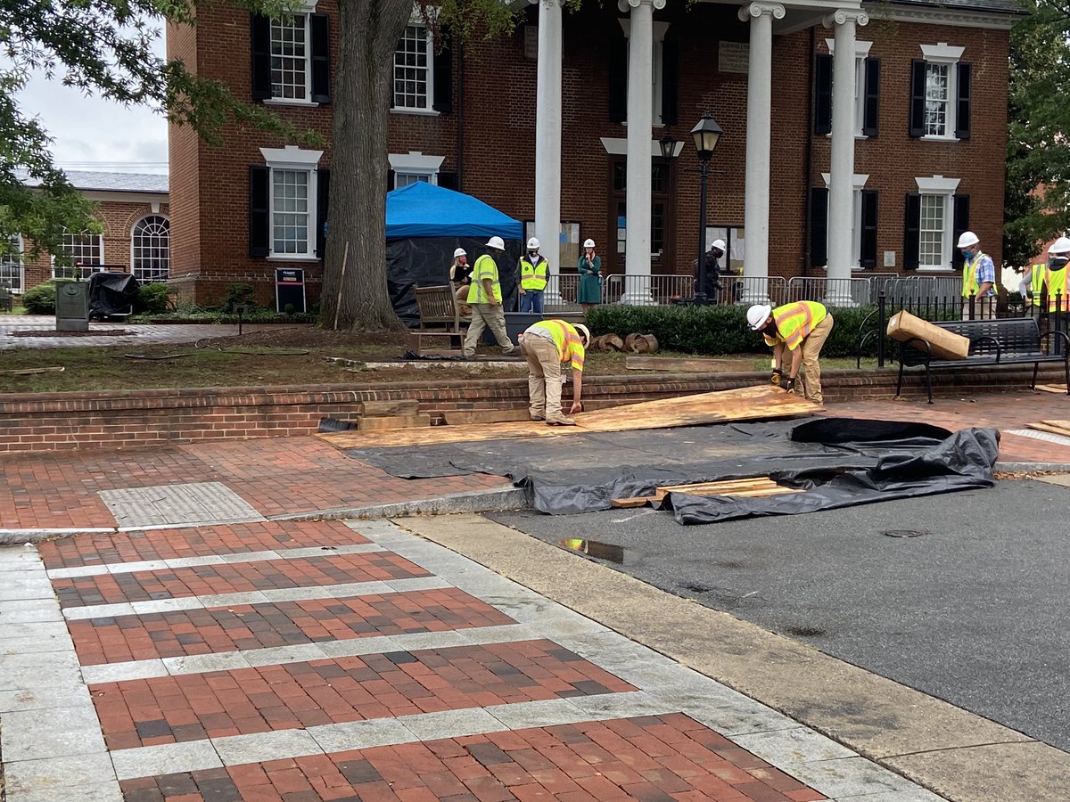 they’re moving away the plywood they used to protect the bricks from the machinery, so i guess they aren’t digging out the final piece of the base