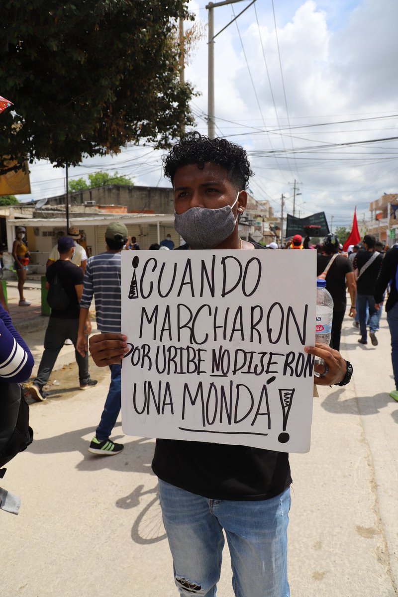 LaChivaCo's tweet photo. #InformaChiva 📣 | ¡Respeto! y ¡Justicia! Fueron los lemas que acompañaron a unas 500 personas que hicieron parte de la marcha en #Cartagena y que inició en el sector Bomba del Amparo, hasta el #CentroHistórico. https://t.co/PrfNEttRic