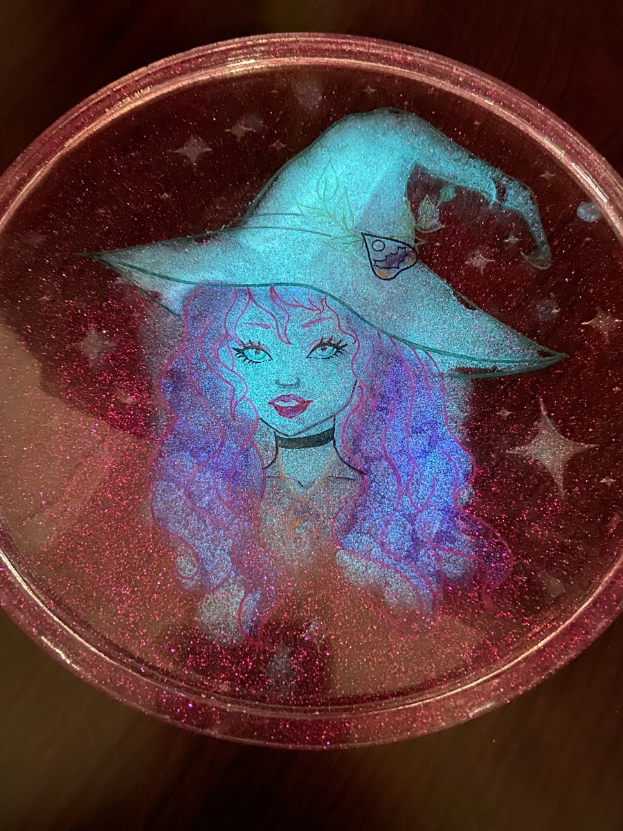HeatherTarot's tweet photo. New resin piece 💚 https://t.co/ywpBk30r8x