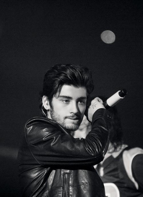 zayn is a literal sun, stop trying to make him look bad