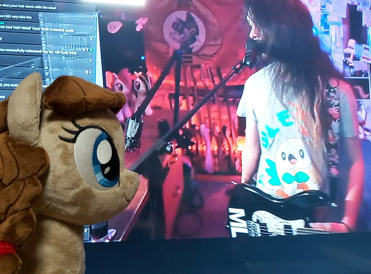 Connie Bloom is watching the PrinceWhateverer Eurobronycon Tribute too! 👀

Brohoof /)
-Sorajona
