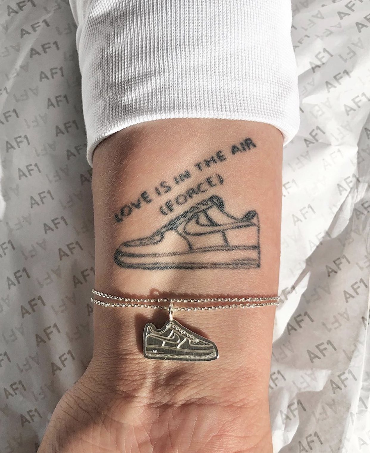 Luiheid overal server Nice Kicks on Twitter: "Love is in the Air (Force) 👟💉 Would you tattoo  your fav sneaker on yourself? 👀 https://t.co/KXWivkqhFg" / X