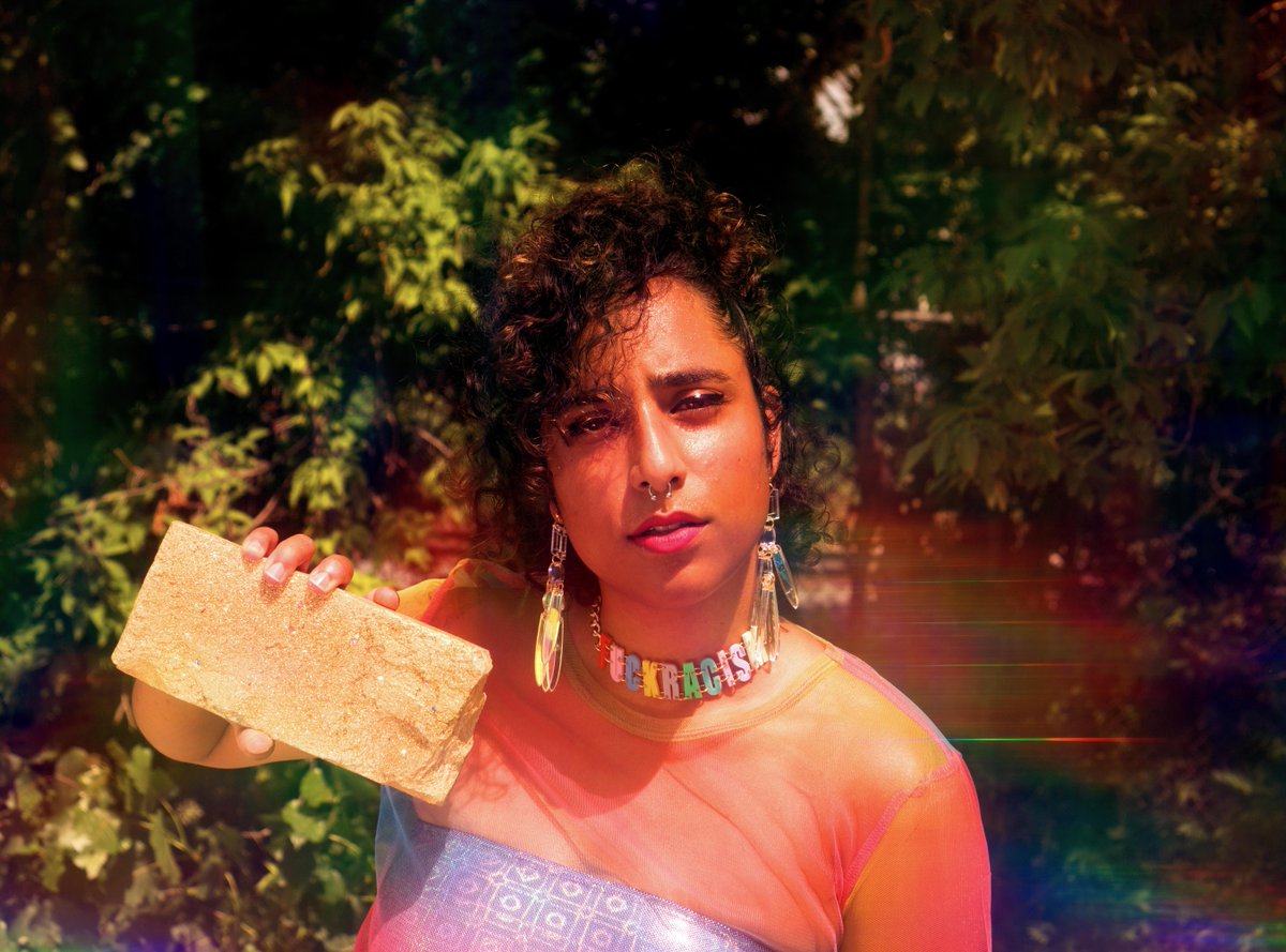 BricksGlitter's tweet photo. Tomorrow our festival launches🌟
We wish for everyone at the Rising Tide rally today safety and solidarity.
More events coming. Hope you're as excited as us!!
Linktree in our bio❤️
✨✨✨
Model: Beeta @beeta._
📸 by @maxholio
#Queer #TorontoQueer #QueerCommunity https://t.co/7UtpVakfg6