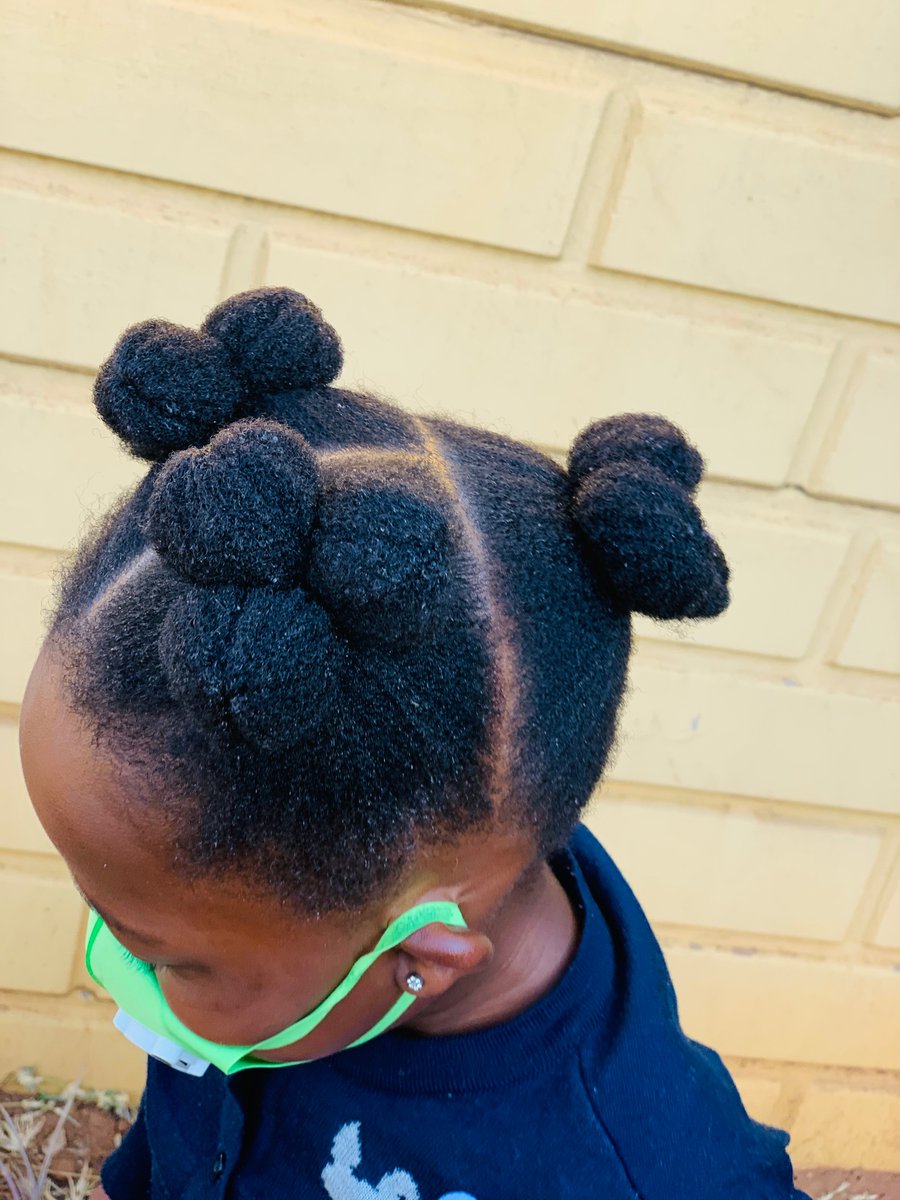 Themoisturefact's tweet photo. Protective hairstyles for the whole family 

#naturalhair #curlyhair  #afro #naturalhairstle https://t.co/sPfmhVHzM9