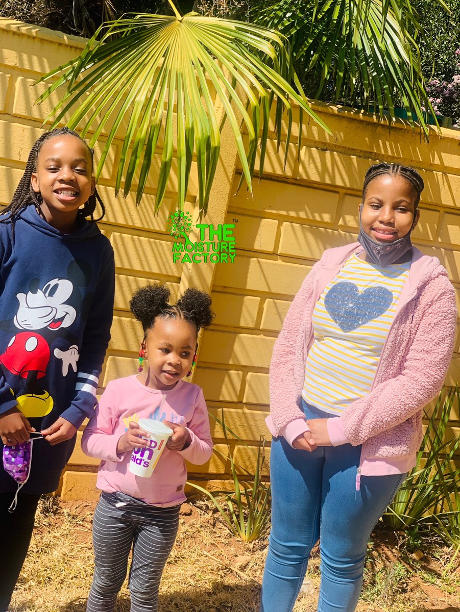 Themoisturefact's tweet photo. Family hair days are the best and we encourage them from a time and bonding point of view 

#naturalhair #curls #curlyhair https://t.co/D9PEVuBLTT