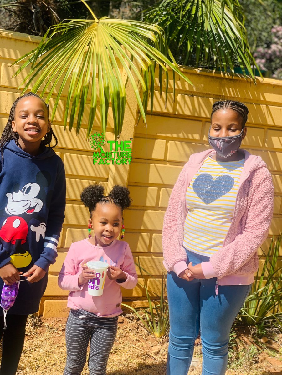 Themoisturefact's tweet photo. Family hair days are the best and we encourage them from a time and bonding point of view 

#naturalhair #curls #curlyhair https://t.co/D9PEVuBLTT