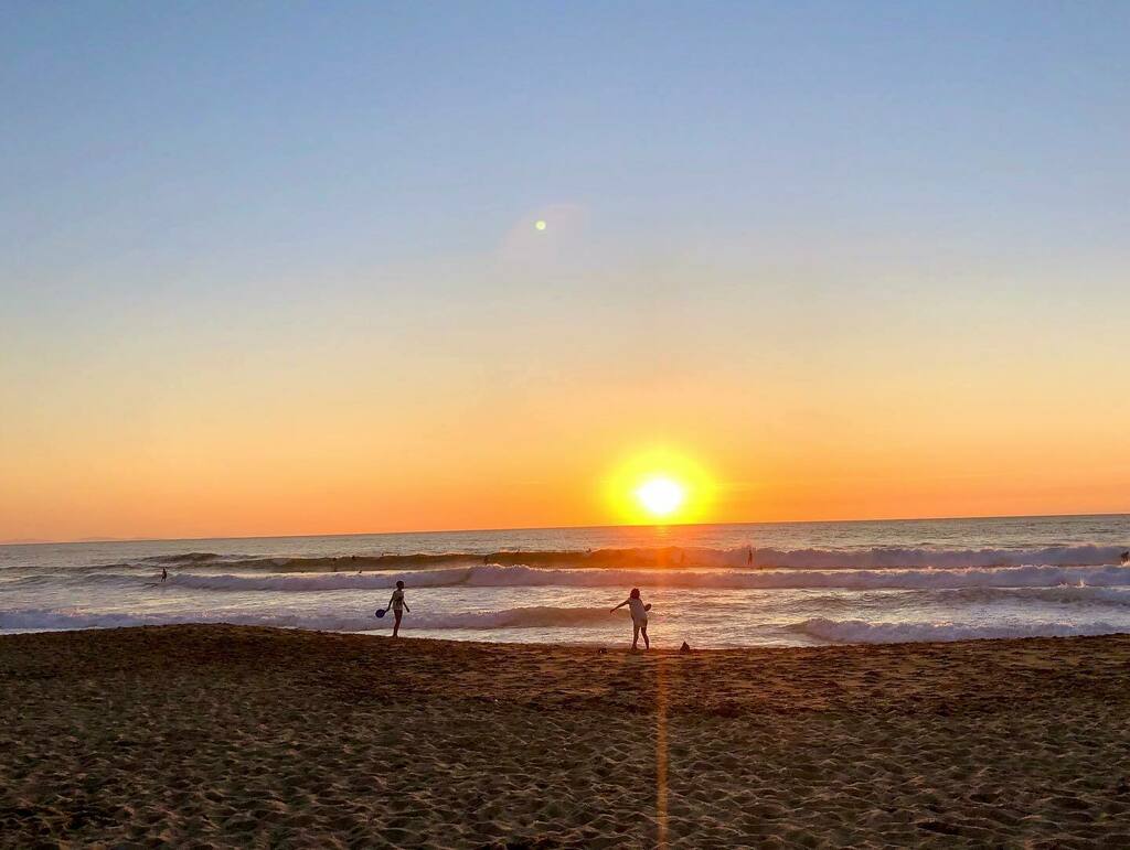 SmthngAboutMe's tweet photo. Beach Rackets #beachrackets #bluecargo #plage #ilbarritz #beach #waves #ocean #sunset #cloud #sky #cotebasque #BIQ #biarritz #biarritzinlove #biarritzforever #biarritzpaysbasque #hollydays #AvGeek @hop_enmodeavion
#parisianstyle #bw_addiction #world_bnw #bnw_greatshots #bnw… https://t.co/Qk36Umo28A