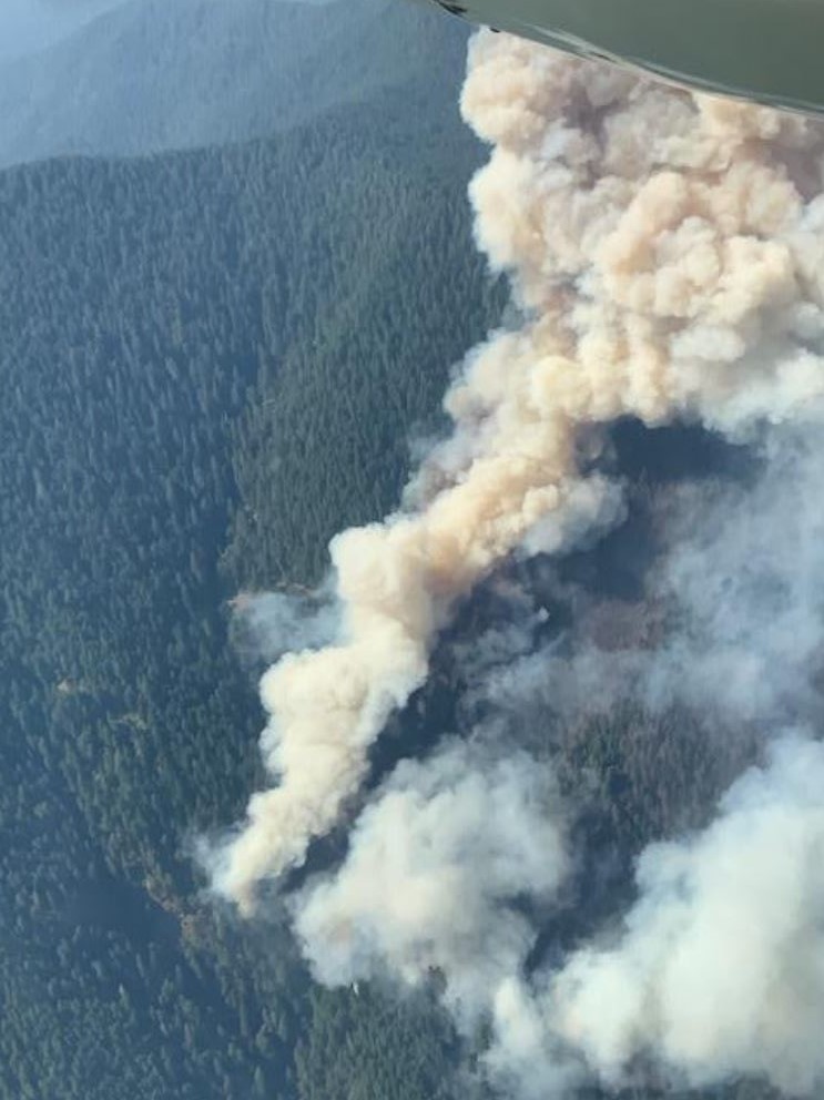 BLMOregon's tweet photo. There are now 27 large wildfires burning approximately 1.47 million acres in Oregon and Washington, according to the latest from @NWCCInfo 🔥➡ https://t.co/ghywG8tBpT https://t.co/AIs4GBOPFr