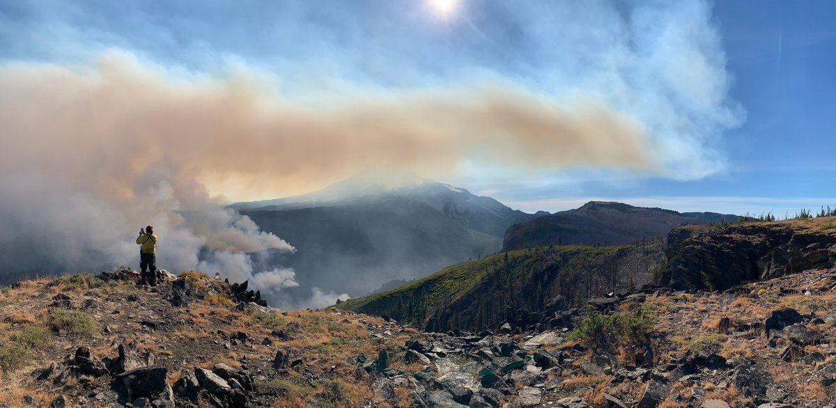 BLMOregon's tweet photo. There are now 27 large wildfires burning approximately 1.47 million acres in Oregon and Washington, according to the latest from @NWCCInfo 🔥➡ https://t.co/ghywG8tBpT https://t.co/AIs4GBOPFr
