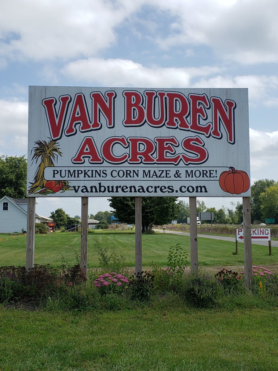 wnchem's tweet photo. Had a great time here today! Fields of sunflowers, corn maze, soybeans, and more. #OutdoorWeekend https://t.co/V5KShmMIXb