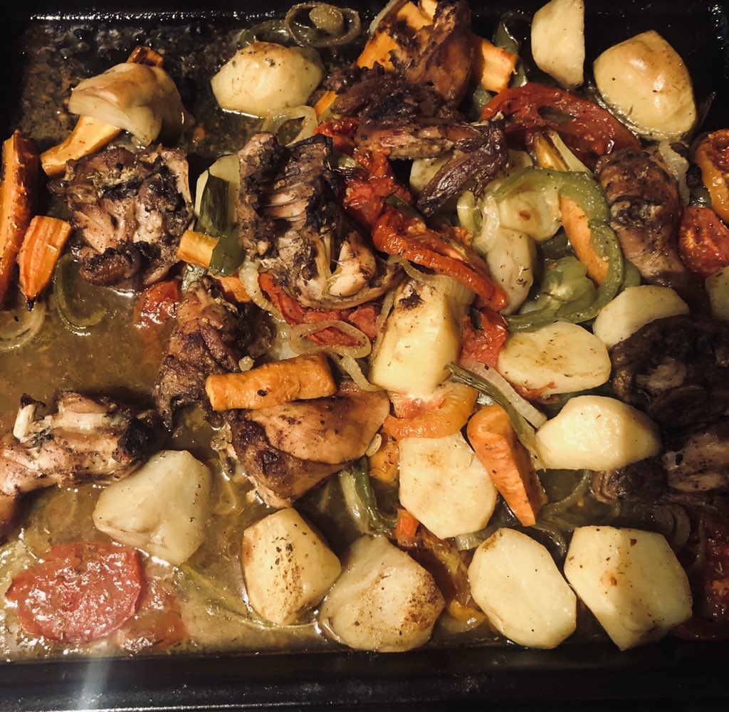 p_kissimba's tweet photo. Mon plat du samedi composĂ© des produits du terroir et entrepreneurs locaux,si nous faisons tous de mĂȘme leurs chiffres dâaffaires fera un bond exponentiel et profitera Ă tous..Valable aussi pour les biens et services.@CybelleKamba @MimieMuninda @central_sage @AndyBemba #Bisoshop https://t.co/TH4XZ35xzx