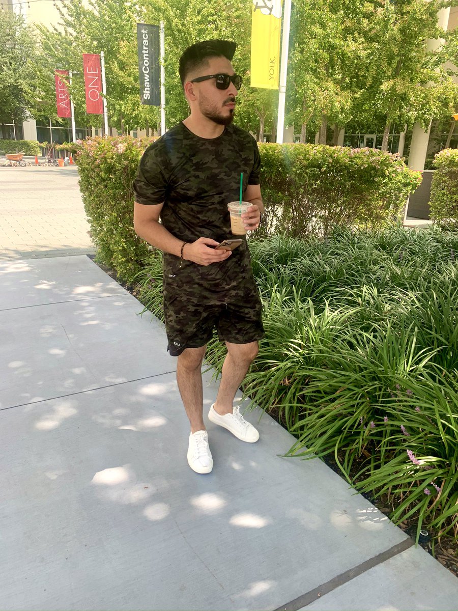 AdrianVega_DTX's tweet photo. Bringing you all the basic vibes ๐ #CellphoneInHand #LookAwayPose #Starbucks https://t.co/wsjucYF3Qp