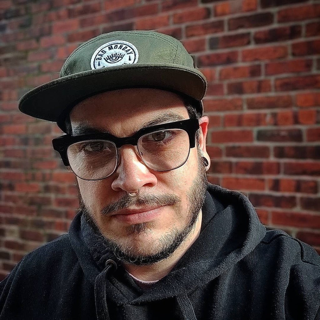 fuzzcaminski's tweet photo. Cheers for a 5 panel, @badmondayapparel 🎩🎩🎩
.
.
.
.
.
.
.
.
.
.
.
#selfie #5panelhat #fivepanelcap #glasses #septumpiercing #facialhair https://t.co/sgvtBEx6yU https://t.co/6m2nuCBe2I
