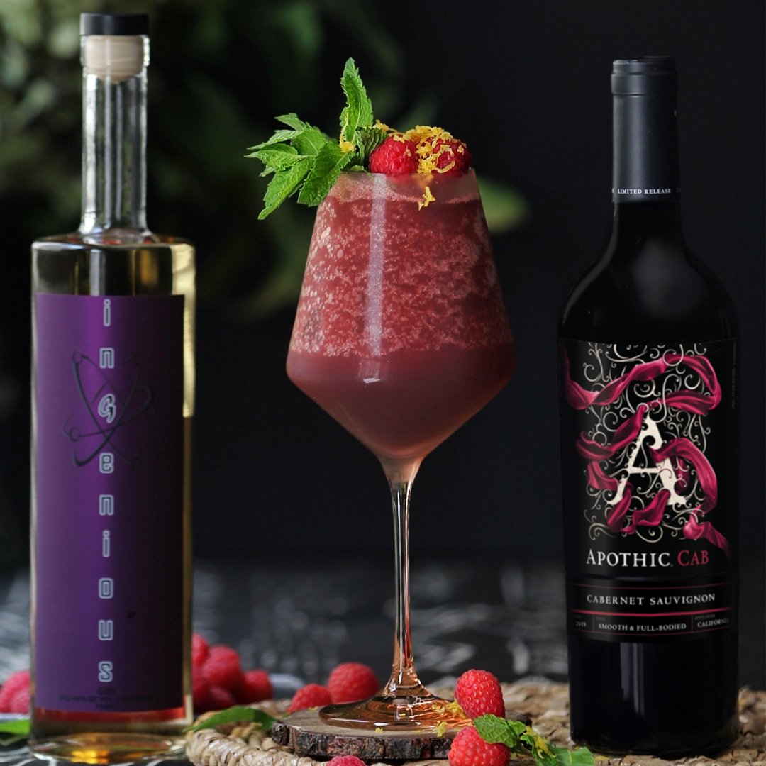 ApothicWine's tweet photo. .@the_garnishguy has done it again with this intriguing concoction. Check out his intelligent cocktail made with #ApothicCab and @ingenious_gin served in unique hand-blown glasses by @estellecoloredglass. Recipe down below.
https://t.co/dSHAKNQ9D4 https://t.co/uyQlUK70ou https://t.co/6PA68vhph1