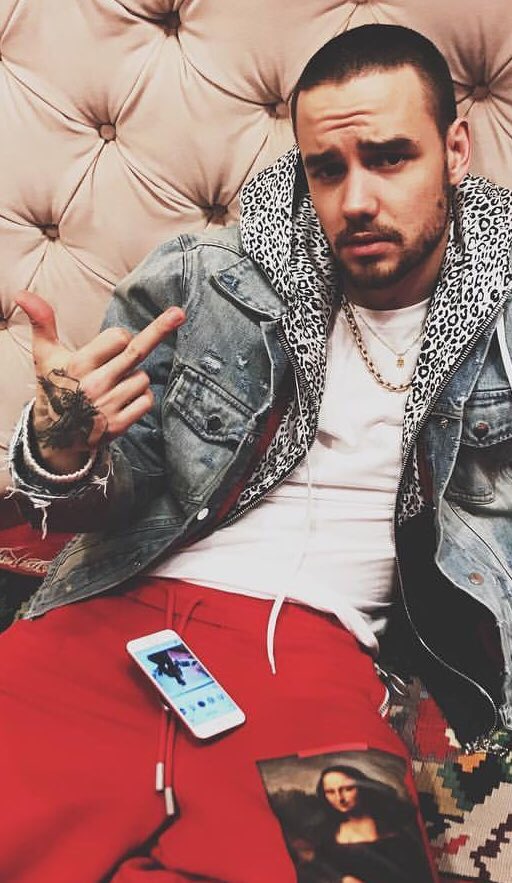 since everyone hates on simon so much here’s a thread of one direction appreciating him 