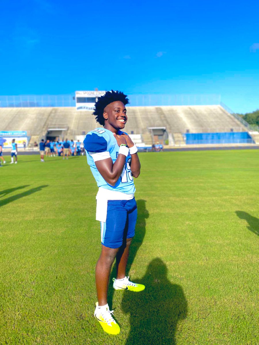 KhariRennie's tweet photo. Picture Day 📷 All Smiles Football Is Back...🙏🏿🏈💯 #GodIsGreat #DPHS #KhariRennie #D1Bound #St8Dawg #Classof2023 #QB #Athlete #DPCounty #GodOverEverything #Chasing8aChampionship2020 🏈🏆 @dphsfootball @CoachWellsDP @CoachSmith100 https://t.co/niapqiNVb6