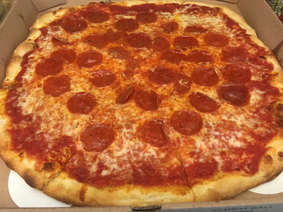 ItsPizzaMonday's tweet photo. Italia Mia.  Tropical weather Saturday. Always good. 8.2. Pepperoni &amp; xtra sauce. #Football #nascar #richmond #IndyCar #MidOhio It must suck to be a Big10 fan and have failed leadership https://t.co/YyFWscrQp3