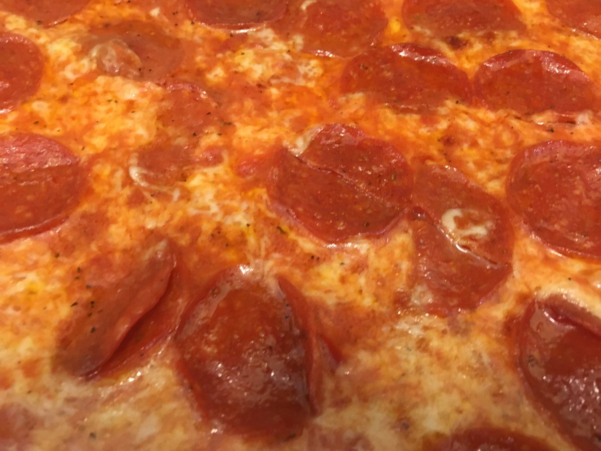ItsPizzaMonday's tweet photo. Italia Mia.  Tropical weather Saturday. Always good. 8.2. Pepperoni &amp; xtra sauce. #Football #nascar #richmond #IndyCar #MidOhio It must suck to be a Big10 fan and have failed leadership https://t.co/YyFWscrQp3