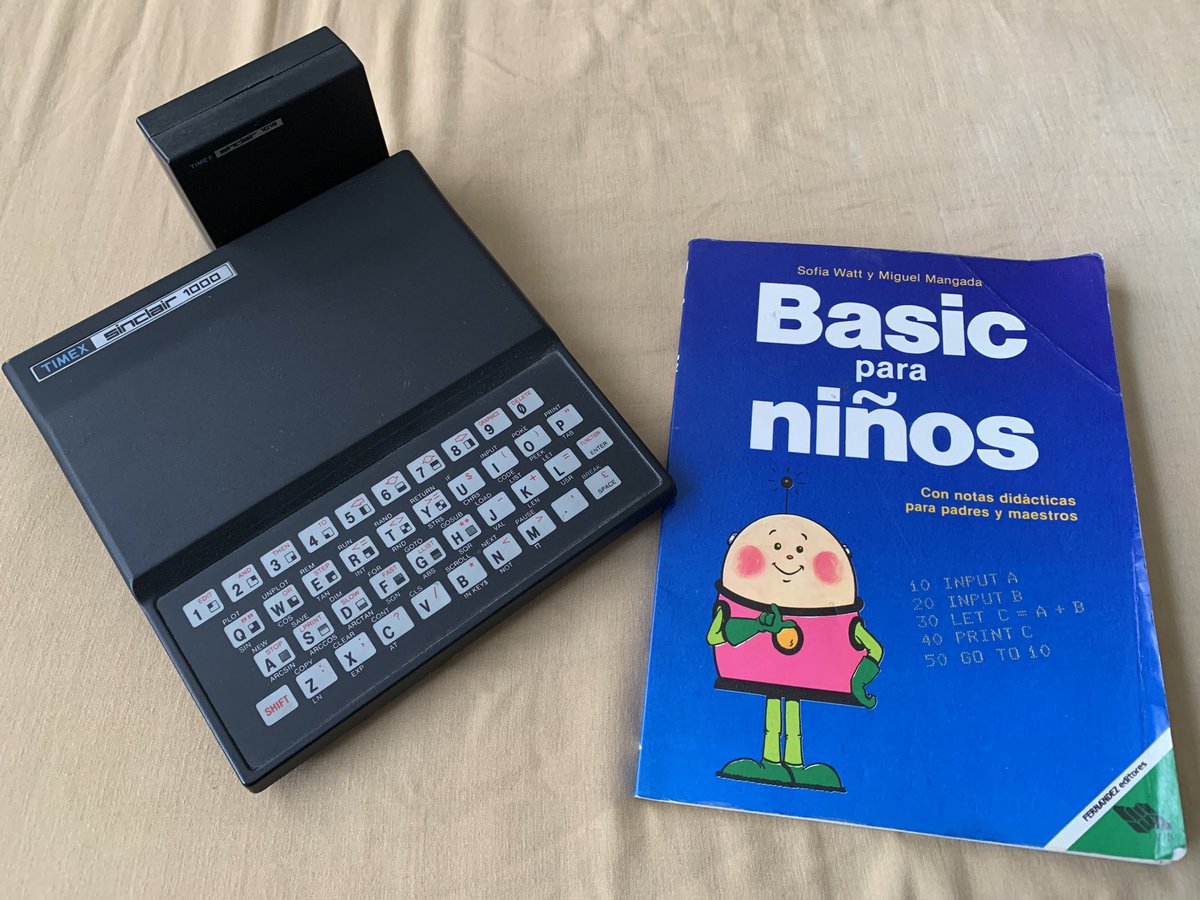 knaverit's tweet photo. Hoy en el #DíaDelProgramador recuerdo con cariño la computadora con la que programé por primera vez en BASIC y uno de los libros para niños con los que aprendí a programar por ahí de 1986 (cuando todavía no tomaba café ☕️). #FelizDíaDelProgramador #TimexSinclair #BASIC ⌨️ https://t.co/Dp9UOG6psn