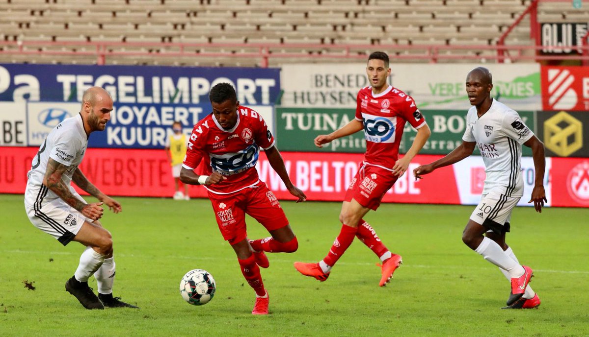 StevenVerhamme's tweet photo. Als de Kerels van Moeskroen winnen, komen ze zowaar op een (voorlopige) gedeelde tweede plaats.
Week nadien een Super Sunday met de topper Standard-KVK.
#wedoenvoort #kvkmou #kvkrem #ohlsta #jpl #stakvk https://t.co/5vDzJLd4r1
