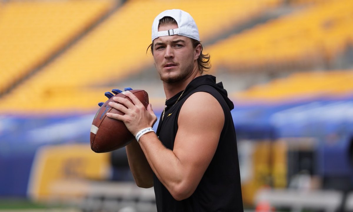 Pitt_FB's tweet photo. QB1 🎯 @kennypickett10 #H2P https://t.co/ti5oOn66Ss