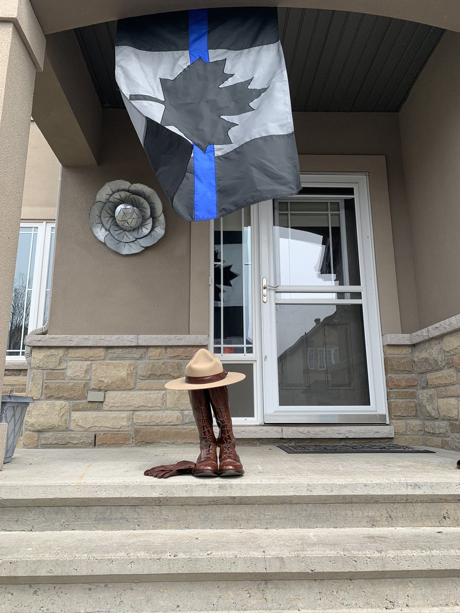 911BlueonBlue1's tweet photo. #NationalPoliceWomanDay #heidistevenson #hero #neverforget #Rcmp https://t.co/1Df3xuyEsh