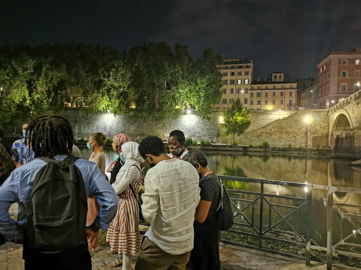 PartecipAzione2's tweet photo. Dopo una giornata di formazione e dibattiti, una passeggiata sonora per Roma con #GuideInvisibili. #PartecipAzione https://t.co/Q83dOFkhQK
