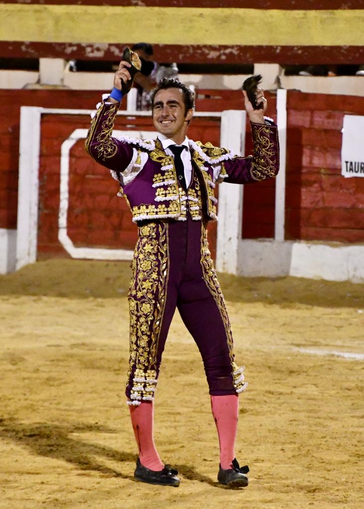 TorosBaza's tweet photo. 🏟 𝗗𝗶𝗿𝗲𝗰𝘁𝗼 | 5️⃣ @DFelFandi, dos orejas. 
🐂 “Nubloso-52”, de Román Sorando, ovación. https://t.co/C5cSswcGk8