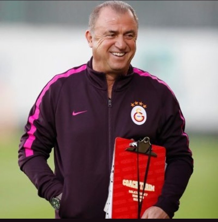 O Yine Yazdıracak!

Sönen Yıldız Arda'yı Herkese Rağmen Nasıl Parlattığını!

Ortasahası Olmadan Takımı Nasıl Diri Tuttuğunu?!

Yokluktan Hangi Çöğ Futbolculara Sabrettiğini!

Federasyon'a, Harici ve Dahili Kansızlara Rağmen Futbolcularını Aç Aslanlar Gibi Yetişridiğini! #GSvGFK