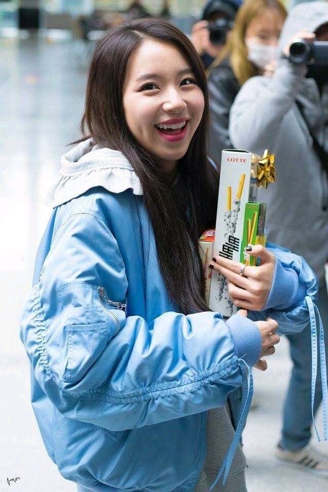 LisaismyLifeBro's tweet photo. ¿Cual fue su momento mas clown?.
-
-
-
Yo pensaba que Chaeyoung,Chaeyeon y Chaeryeong eran hermanas 
Ser clown is my passion https://t.co/9a7hcjyhCj