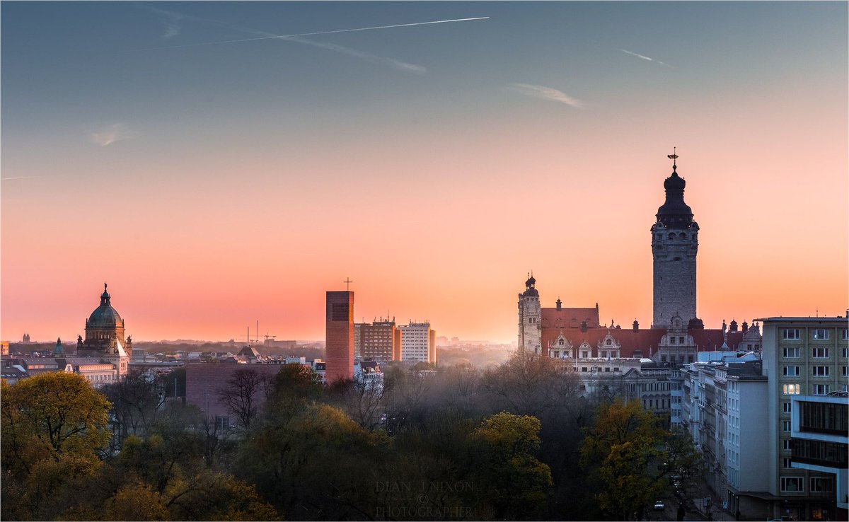 LeipzigTourist's tweet photo. ☀️ #LeipzigLockt ☀️
Zauberhafte Abendgrüße aus #LieblingsLeipzig. Wir hoffen, du hattest einen schönen Samstag und konntest das tolle Spätsommerwetter genießen. Gute Nacht! 🌙
© @Dean_Nixon_Pix https://t.co/r3ww0Vp8rN