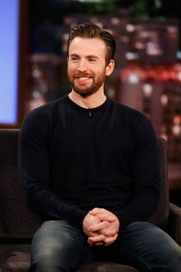 Aluunatica's tweet photo. Les dejo una foto linda de Chris Evans a los que andan buscando lo que no se les ha perdido ✨ https://t.co/7BU4ckWb00