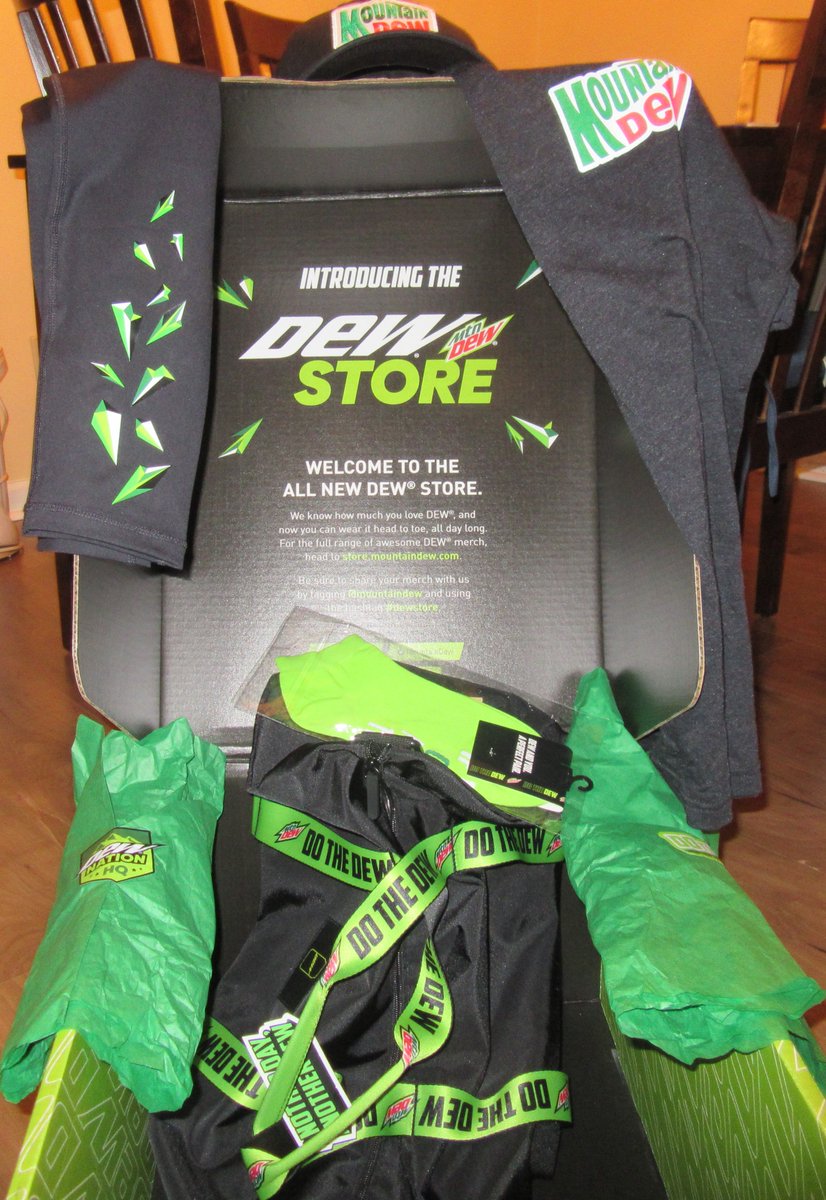 CrazyHorns's tweet photo. Walked out to a surprise package from @MountainDew #dewstore. "Thanks MTN DEW for the free merch" I love all of the gear! Hat, shirt, pants, socks, duffel bag, stickers, magnet 🔥🔥🔥🔥🔥 Thanks #dewnationhq https://t.co/5MwGtjpbj6