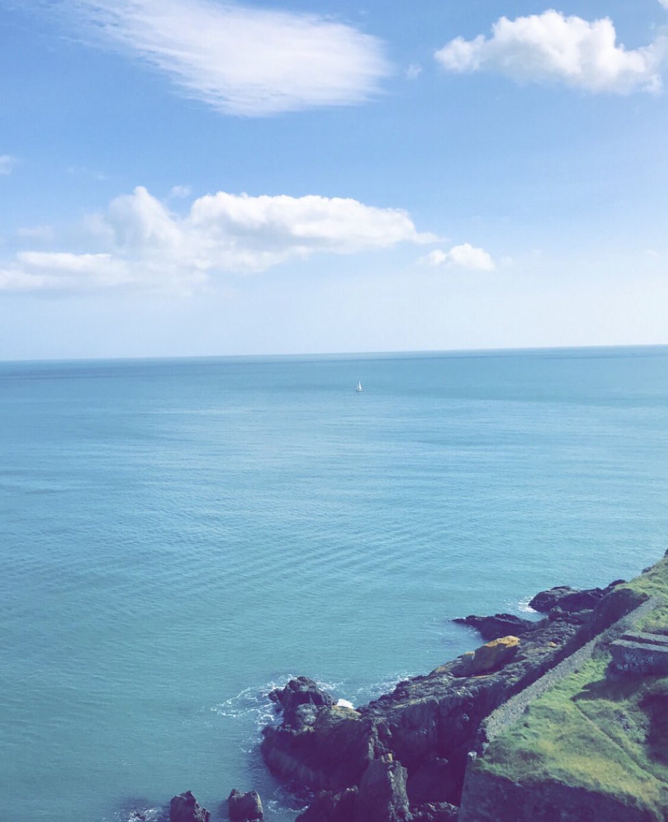 kaymangan's tweet photo. What a day for Bray👉Greystones #Ifonlywecouldroofit https://t.co/lzCbIjLEkT