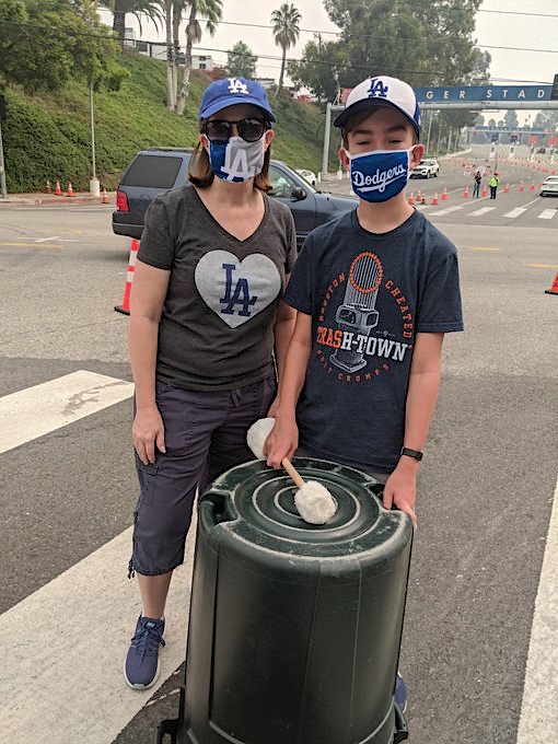 verymlb's tweet photo. The Astros are in town, and Dodger fans are not messing around
(Via @4Ev3rblue) https://t.co/yWDGxm7lAo