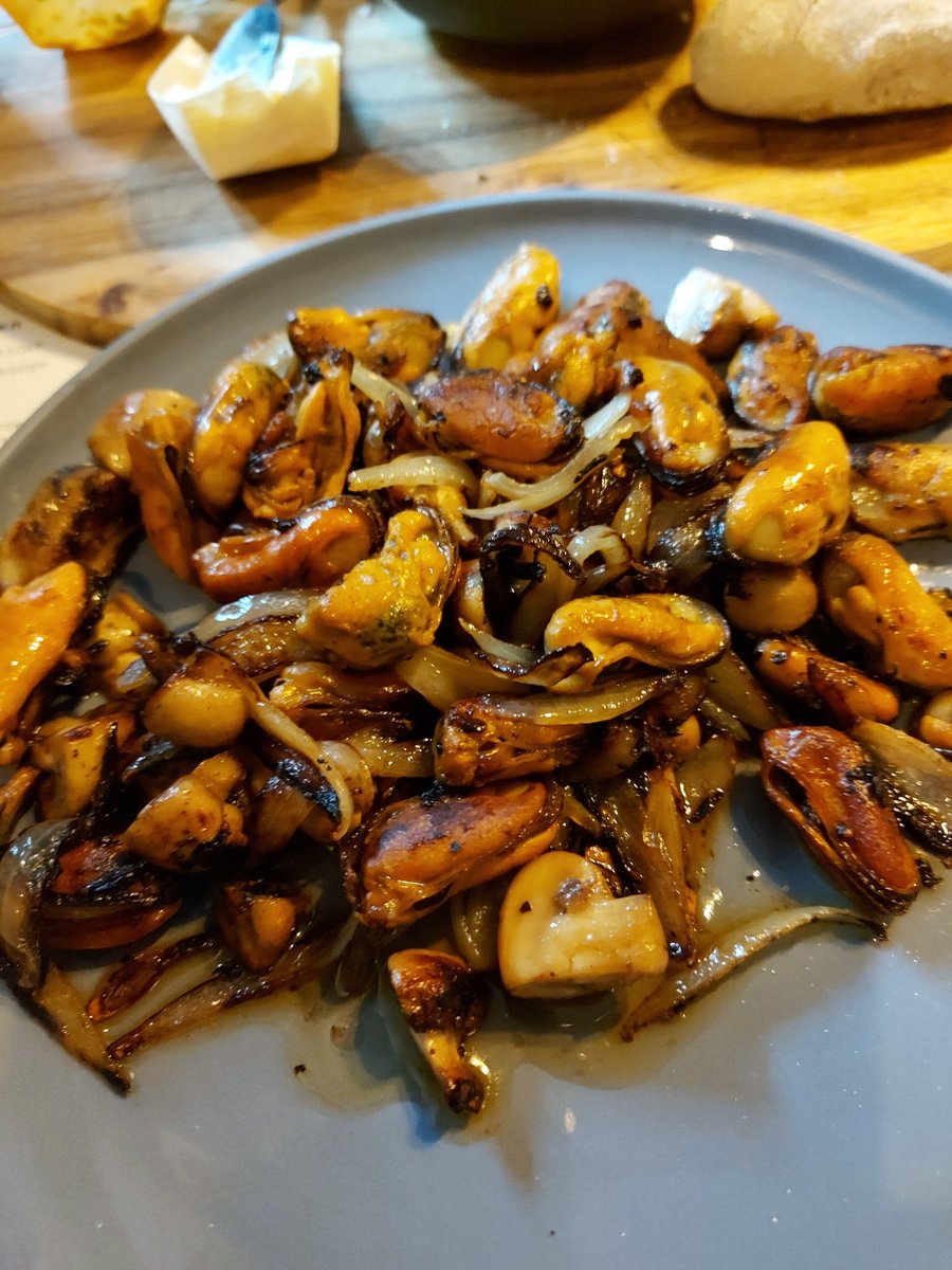 Kees58molMol's tweet photo. We mogen weer 5 jaar lesgeven voor alle rijbewijzen, en dat vieren we met een lekker etentje bij Grand café met shmaek #ibki #wrm https://t.co/3TVu5gFltm
