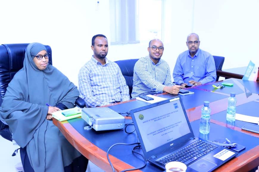 SLRoads's tweet photo. The ordinary weekly meeting was held today at Somaliland Road Development Agency office. The general manager along with RDA members discussed about procedures of decentralization in the agency. https://t.co/kPREE4mZ5J