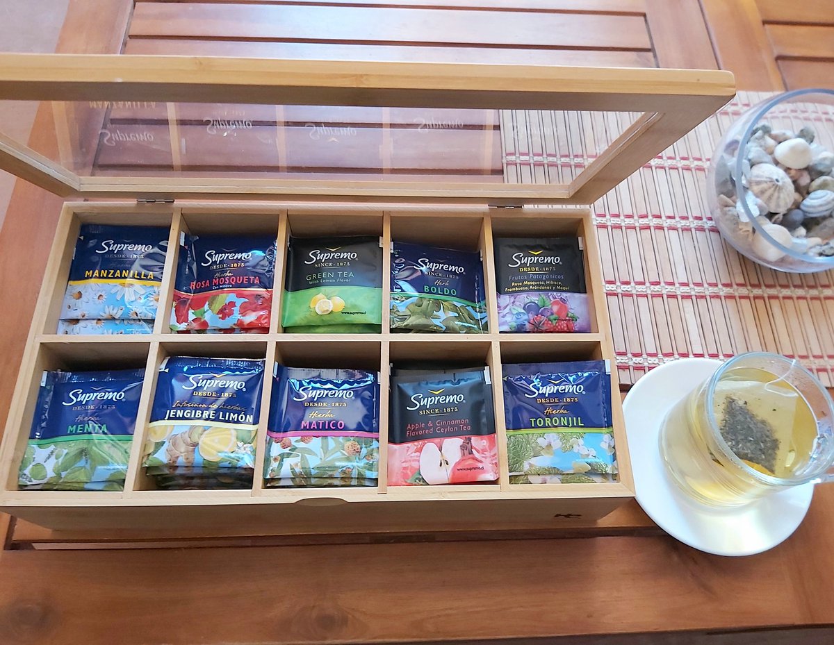 Hanzinho's tweet photo. Me compré una caja para guardar los #tecitos, oficialmente soy una señora https://t.co/vv7i4zRv9n