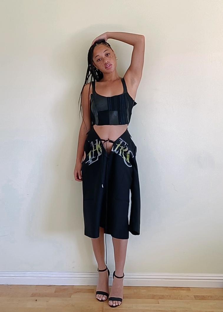 CFDA's tweet photo. Los Angeles based model and creative #SalemMitchell serves major angles with a structured #CFDAAwards red carpet look from rising label #NoSesso. Find out who this year’s winners are on Monday, September 14th on https://t.co/CAA71iLZ4D! #CFDAAwards #RUNWAY360 #CFDAxKlarna https://t.co/zDOHe46QPA