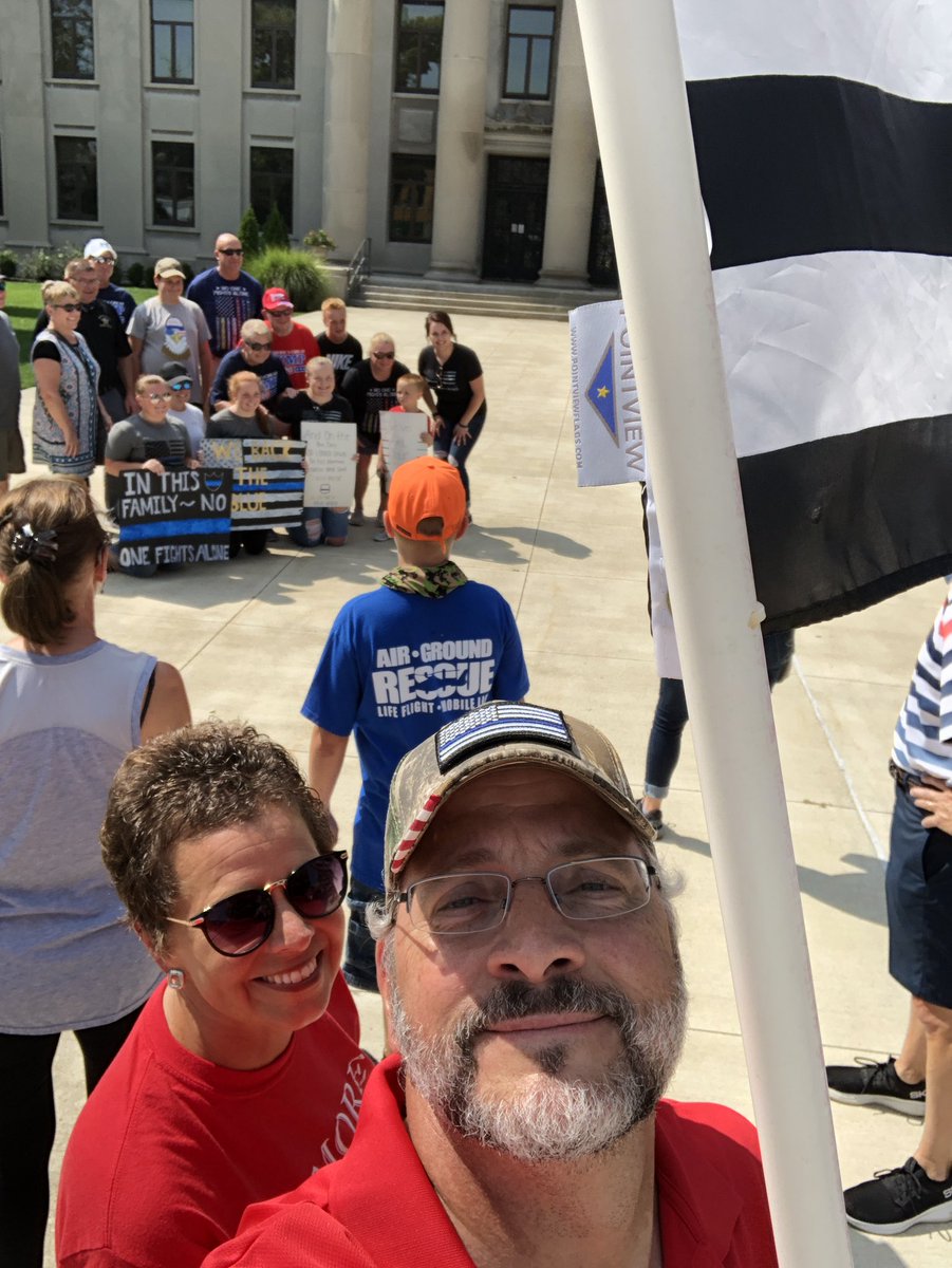 for_gilmore's tweet photo. Great crowd at the March to support First Responders. https://t.co/ADWlwvcJ9T