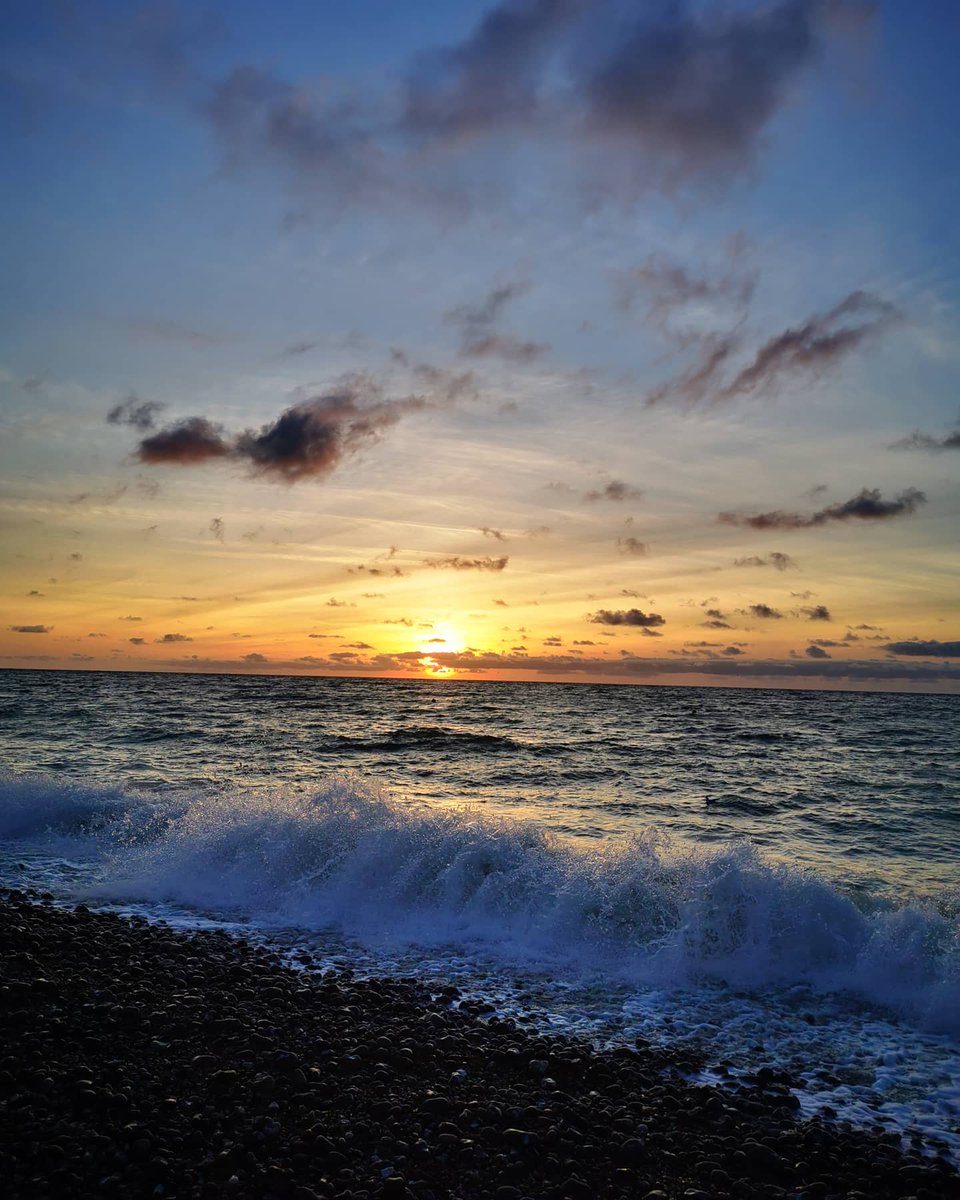 vithadess's tweet photo. #sunset https://t.co/zx1WQem9GX